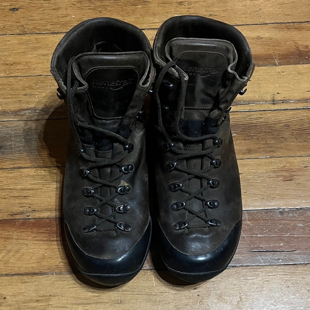 Robust Brown Hiking Boots for Men